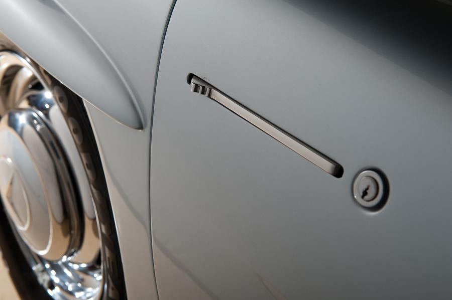  Mercedes-Benz 300 SL Roadster 1961 года  (фото 18 из 30)